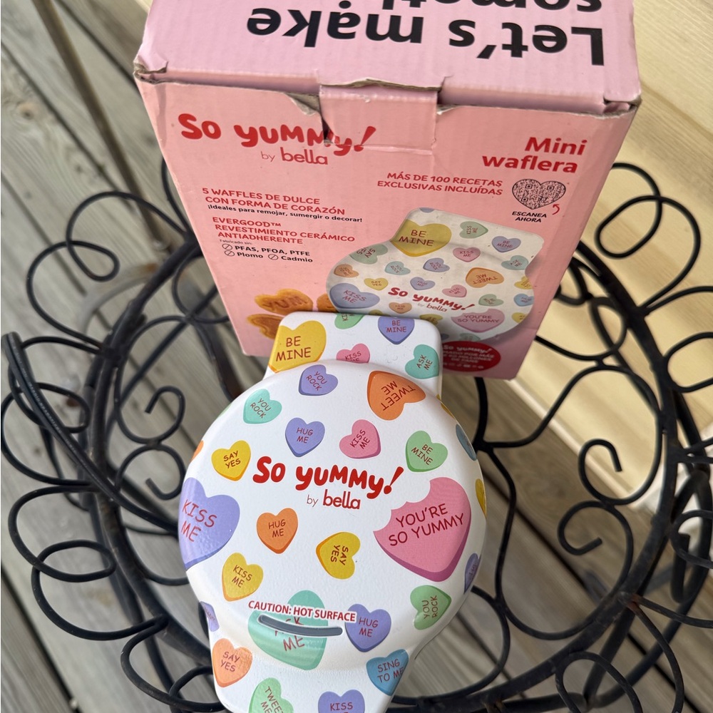 waffle maker  Pink with Multicolor Candy Heart Print - Picture 3 of 3
